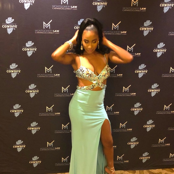 Prom/Homecoming Dress - Picture 2 of 4